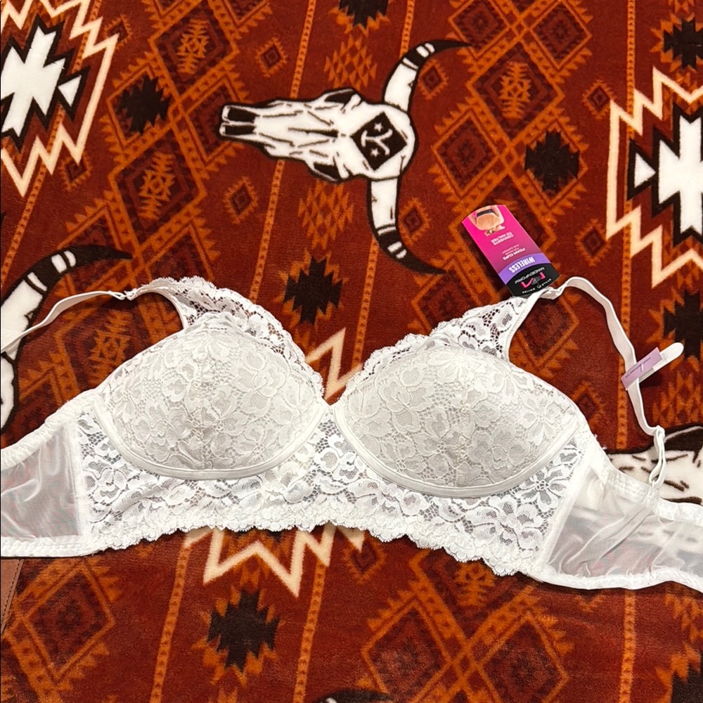 White lace wireless bra